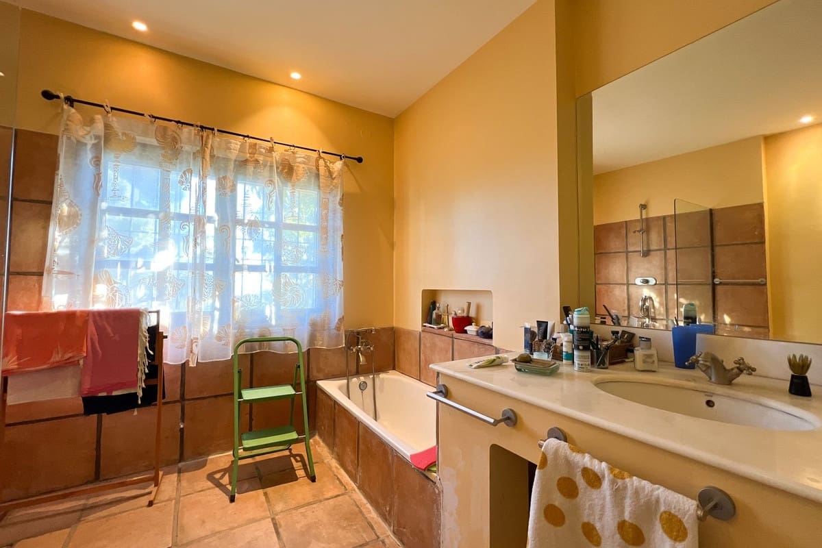 Chalet de 4 habitaciones en Estepona en venta - 1.800.000 € (Ref: 9077387)