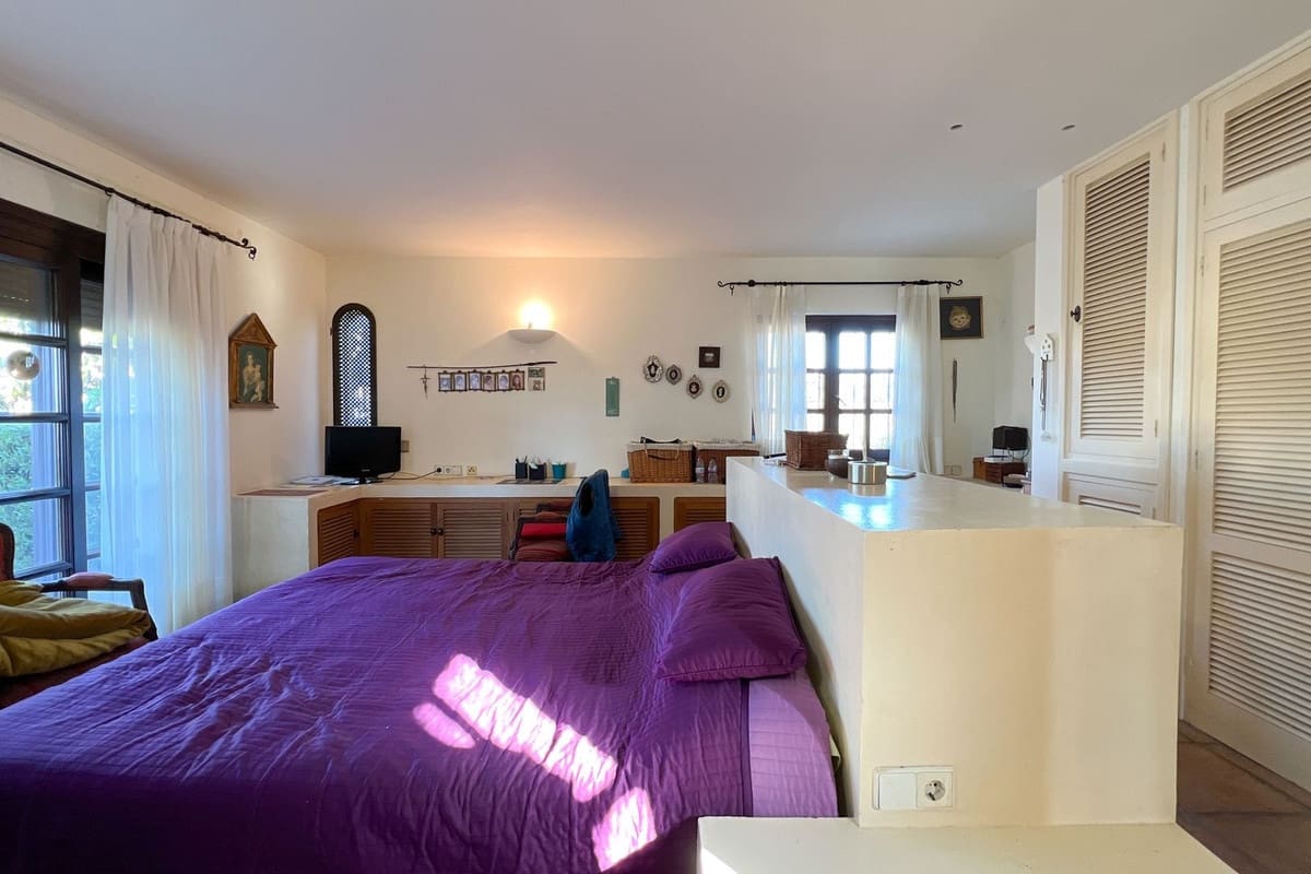 Chalet de 4 habitaciones en Estepona en venta - 1.800.000 € (Ref: 9077387)