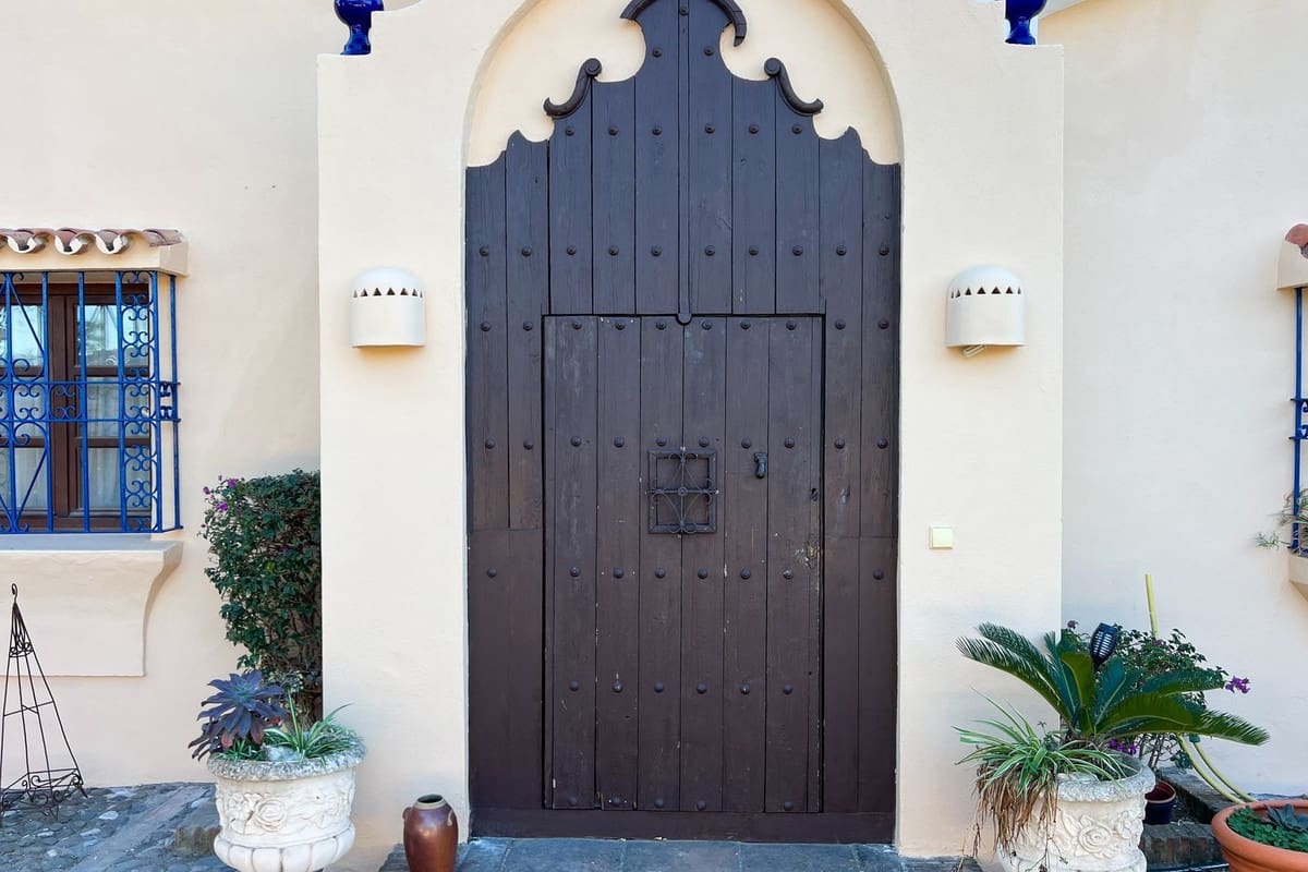 Chalet de 4 habitaciones en Estepona en venta - 1.800.000 € (Ref: 9077387)