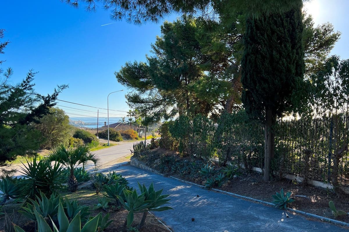 Chalet de 4 habitaciones en Estepona en venta - 1.800.000 € (Ref: 9077387)