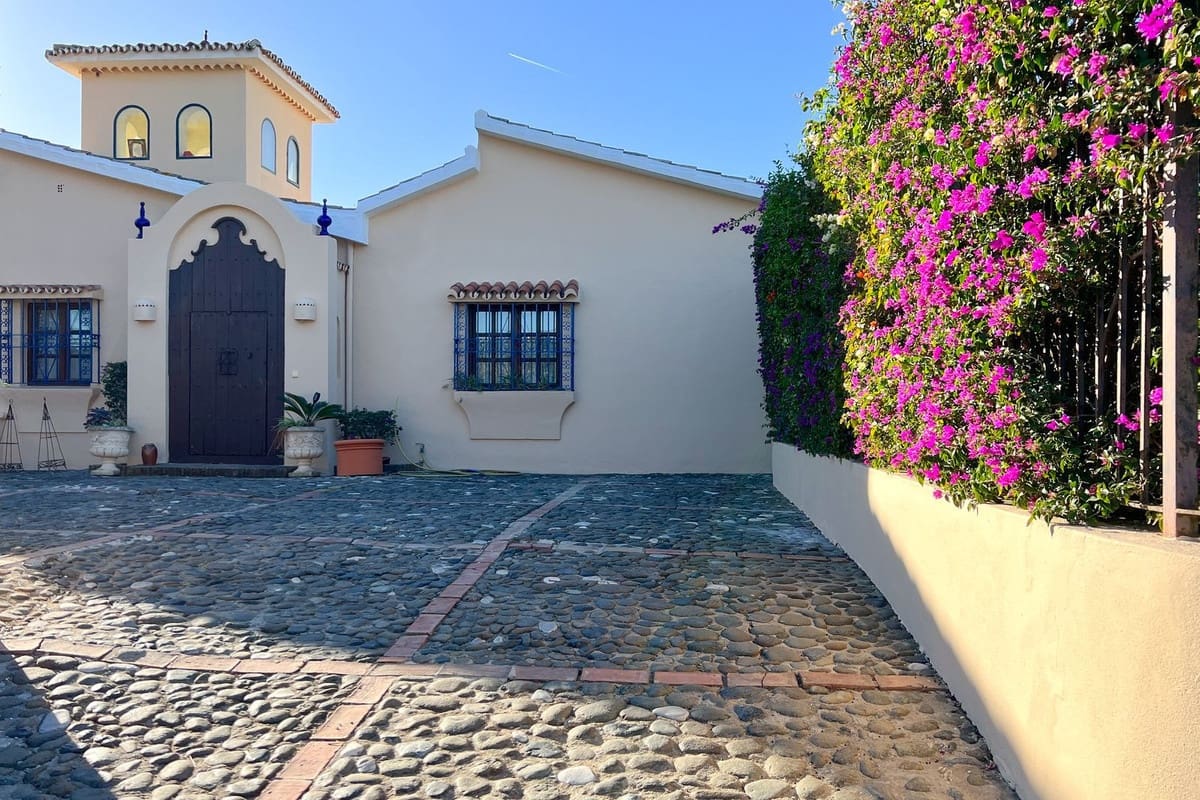 Chalet de 4 habitaciones en Estepona en venta - 1.800.000 € (Ref: 9077387)