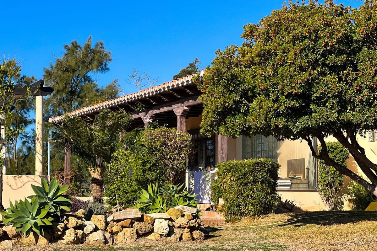 Chalet de 4 habitaciones en Estepona en venta - 1.800.000 € (Ref: 9077387)