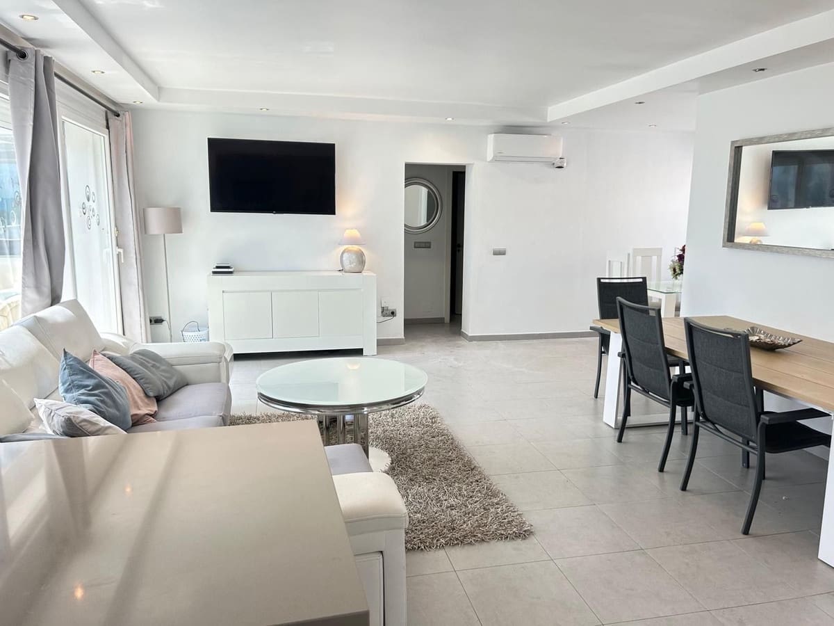 3 bedroom Villa for sale in Estepona with garage - € 1,650,000 (Ref: 9077388)