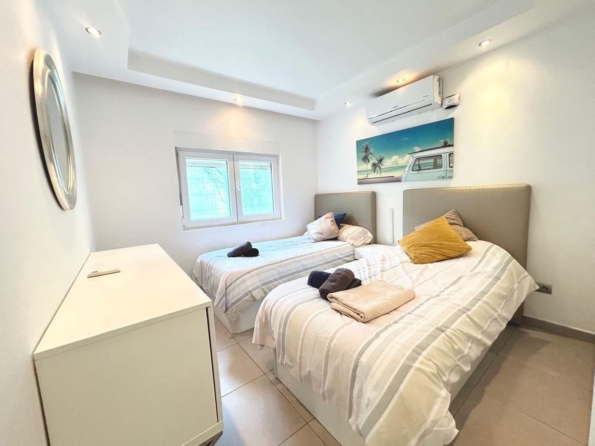 3 bedroom Villa for sale in Estepona with garage - € 1,650,000 (Ref: 9077388)