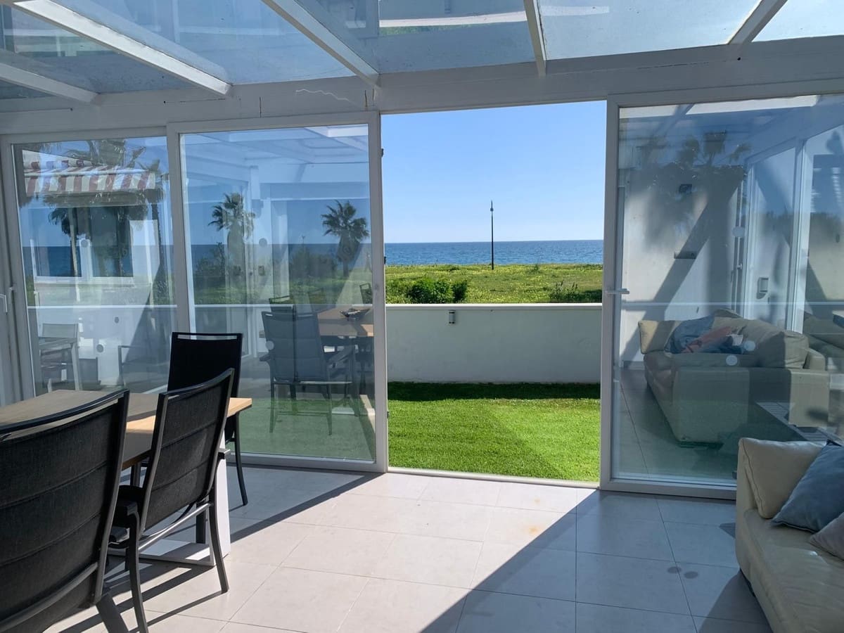 3 bedroom Villa for sale in Estepona with garage - € 1,650,000 (Ref: 9077388)