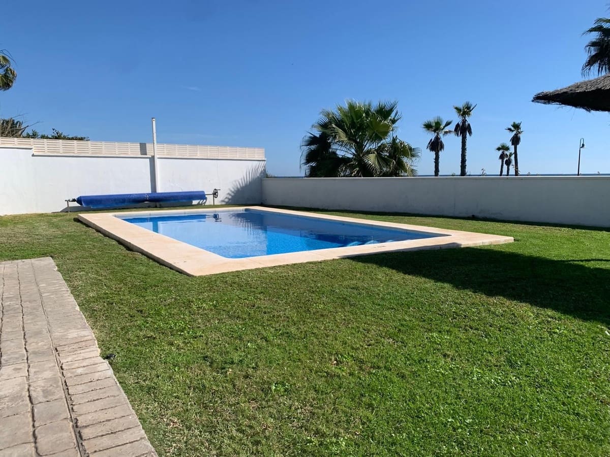 3 bedroom Villa for sale in Estepona with garage - € 1,650,000 (Ref: 9077388)