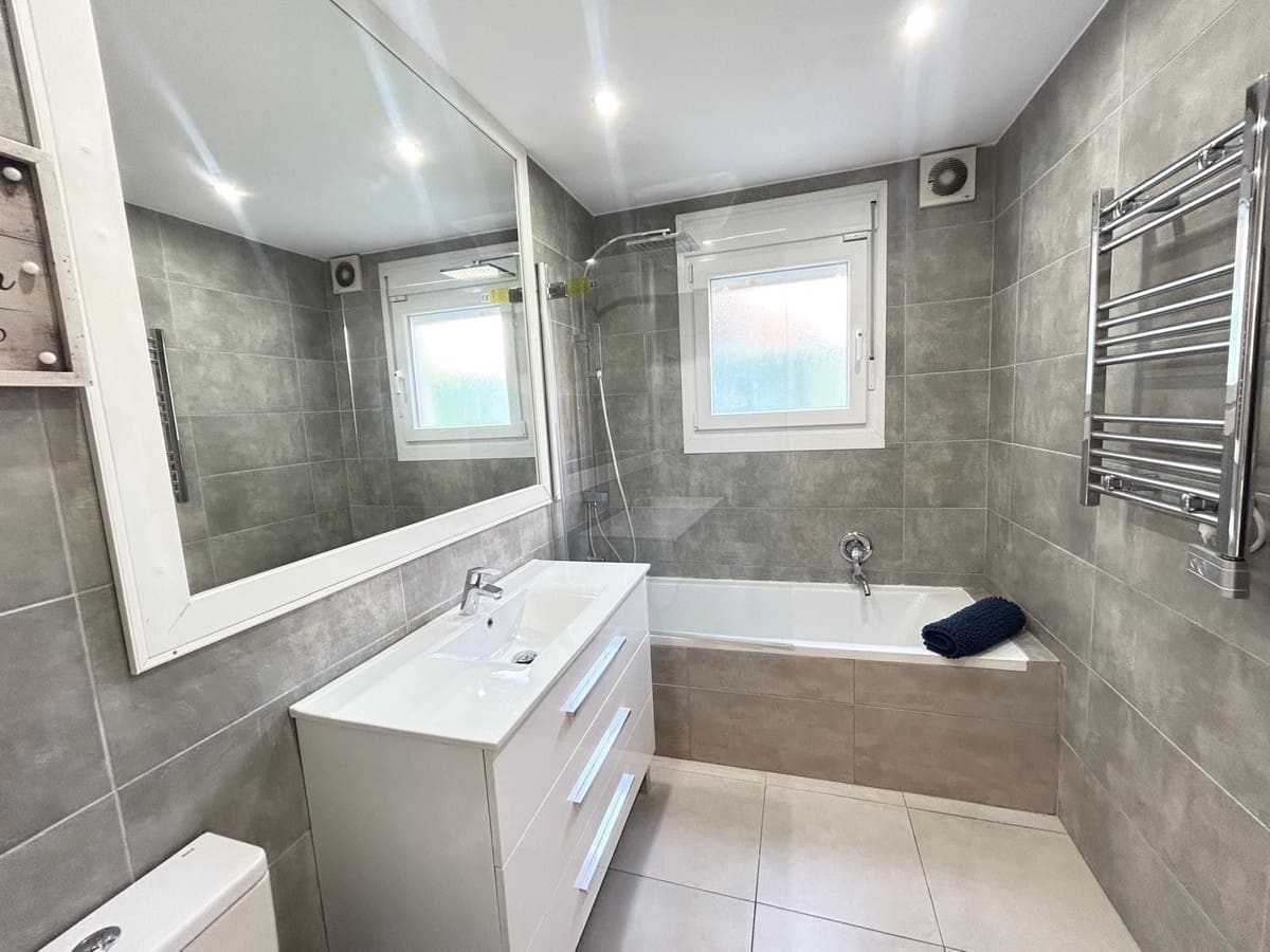 3 bedroom Villa for sale in Estepona with garage - € 1,650,000 (Ref: 9077388)