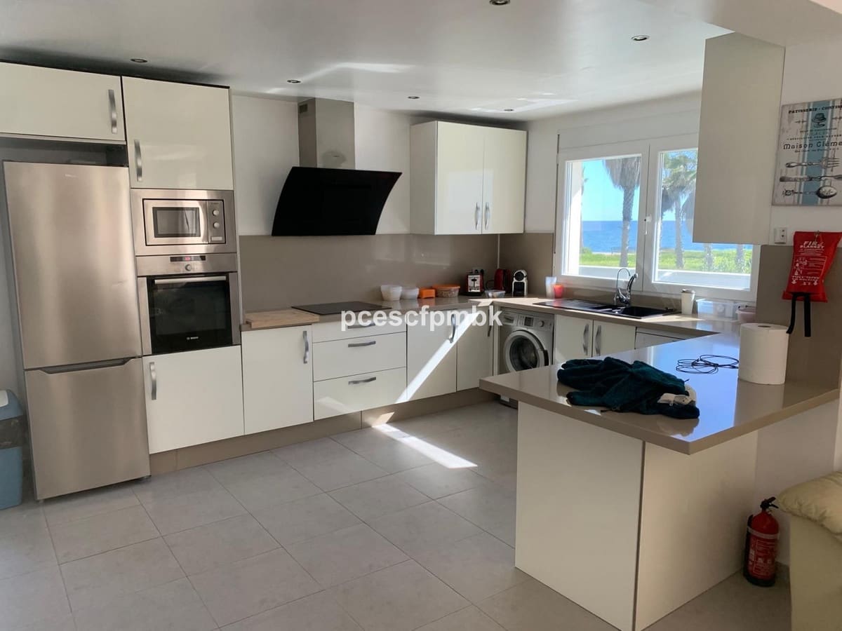 3 makuuhuone Huvila myytävänä paikassa Estepona mukana 
autotalli - 1 650 000 € (Ref: 9077388)