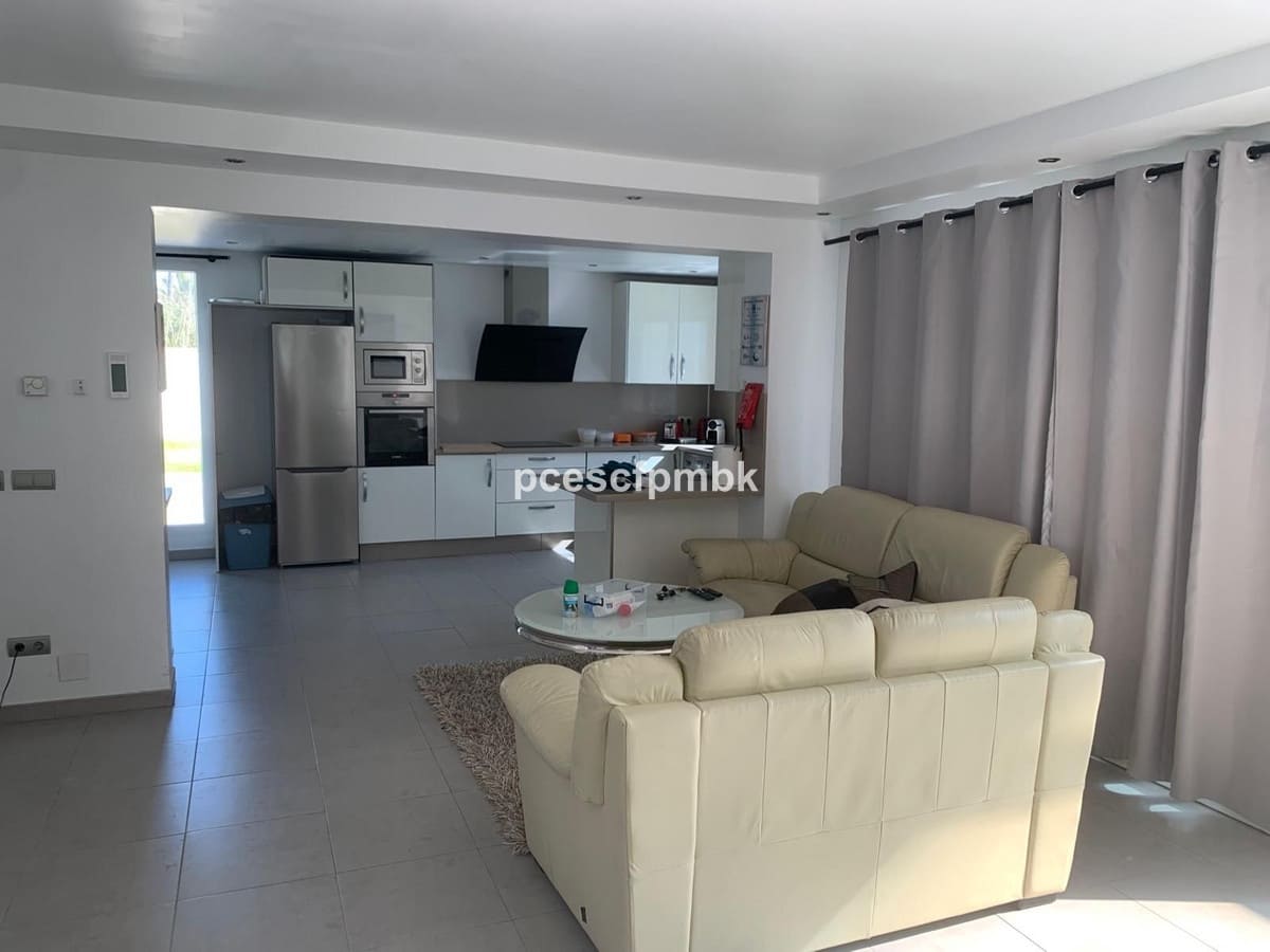 3 makuuhuone Huvila myytävänä paikassa Estepona mukana 
autotalli - 1 650 000 € (Ref: 9077388)