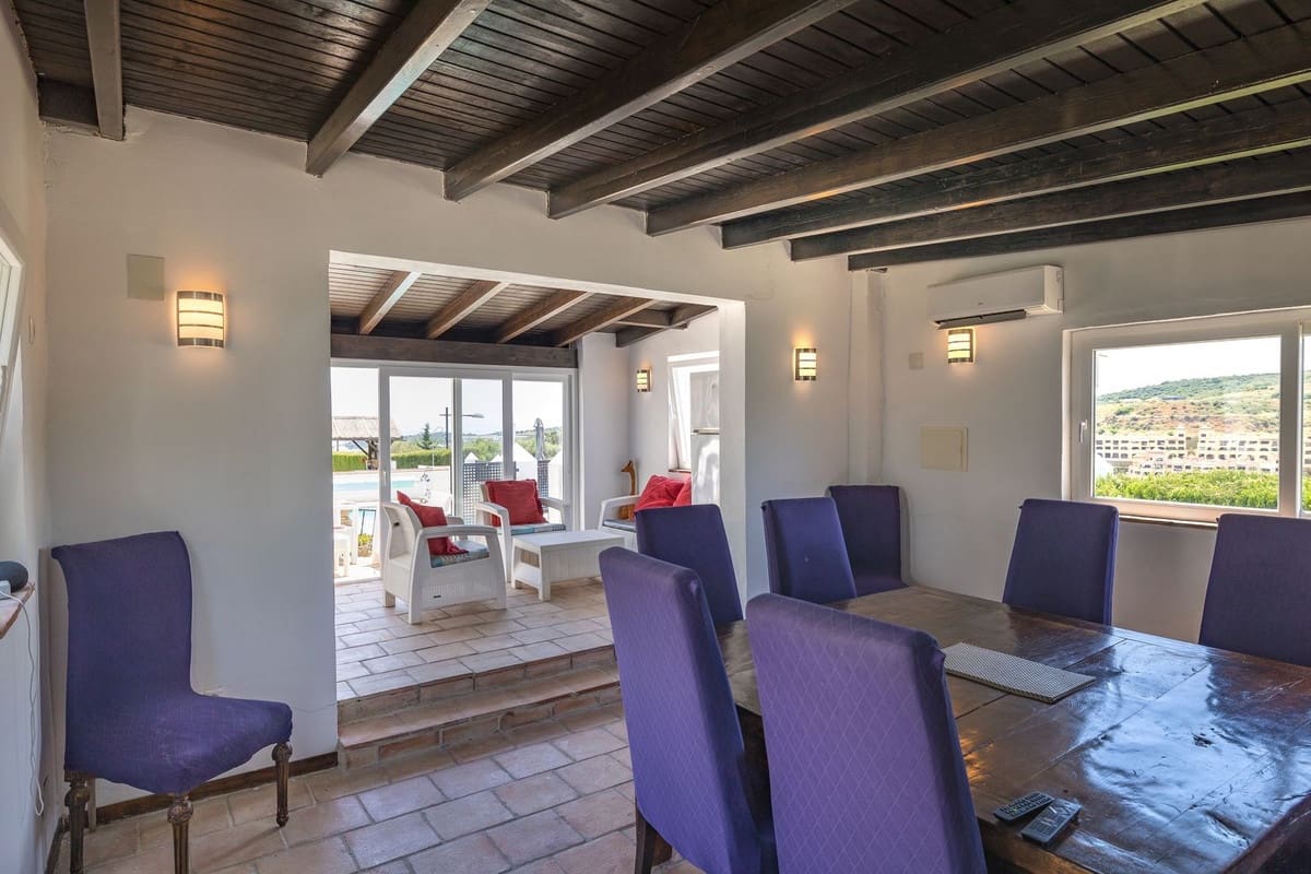 6 bedroom Villa for sale in Estepona - € 1,600,000 (Ref: 9077389)