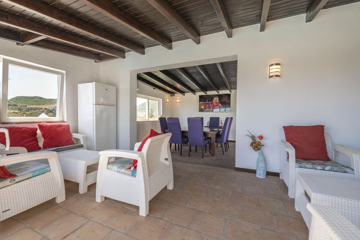 6 bedroom Villa for sale in Estepona - € 1,600,000 (Ref: 9077389)
