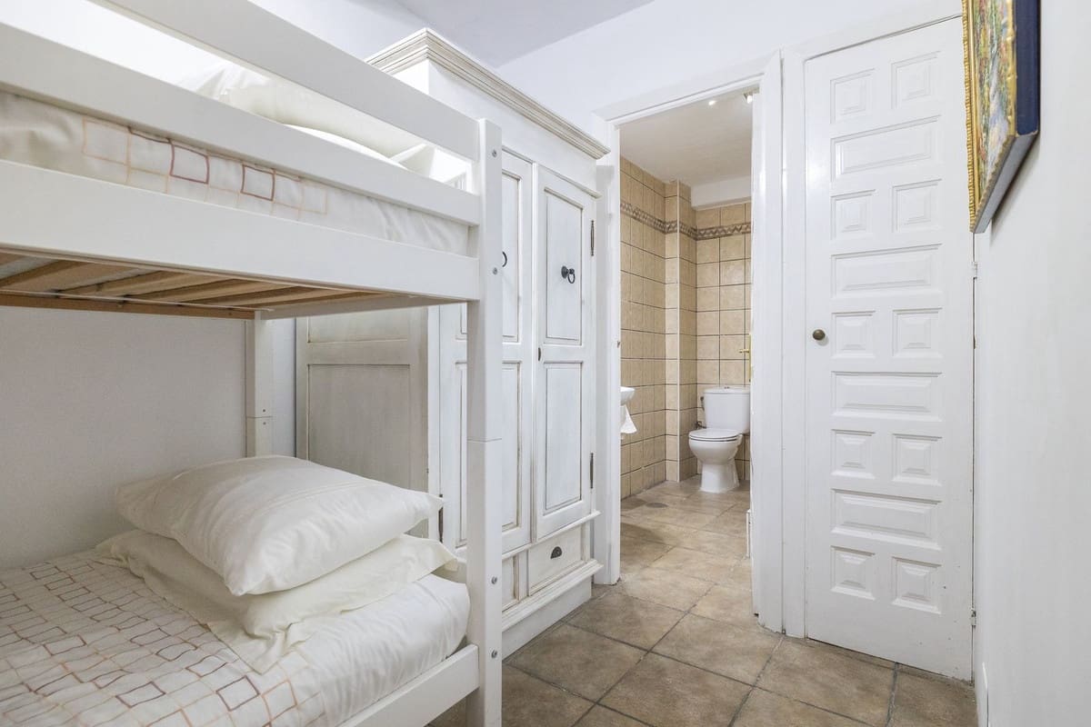 6 slaapkamer Villa te koop in Estepona - € 1.600.000 (Ref: 9077389)