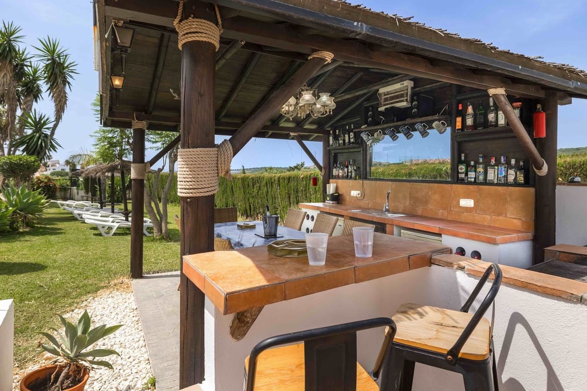 6 slaapkamer Villa te koop in Estepona - € 1.600.000 (Ref: 9077389)