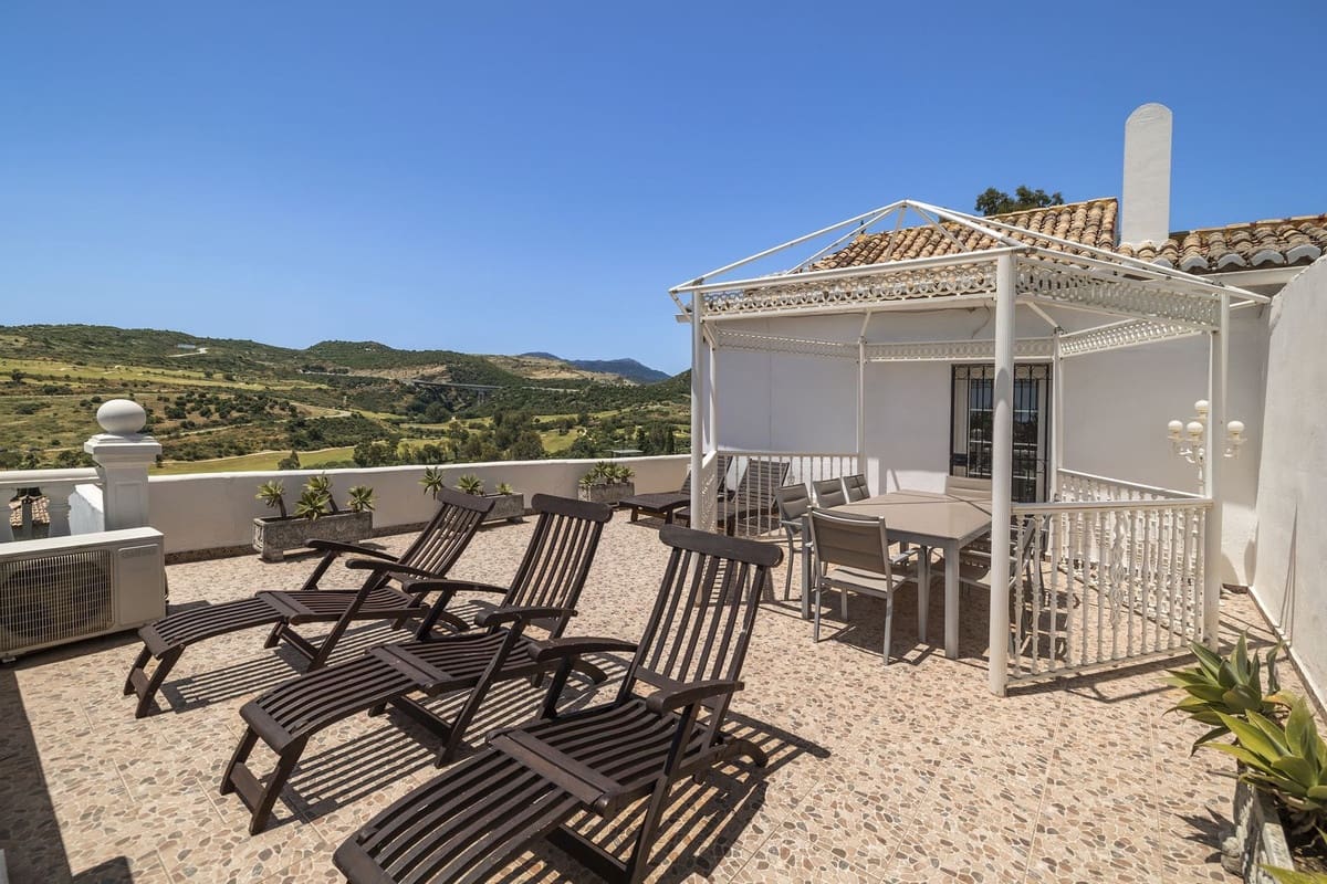 6 slaapkamer Villa te koop in Estepona - € 1.600.000 (Ref: 9077389)