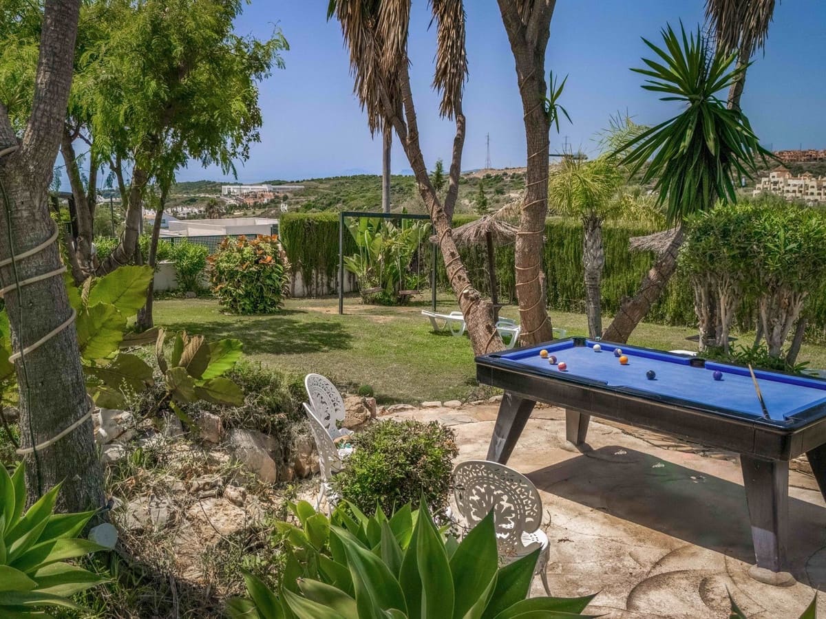 6 slaapkamer Villa te koop in Estepona - € 1.600.000 (Ref: 9077389)