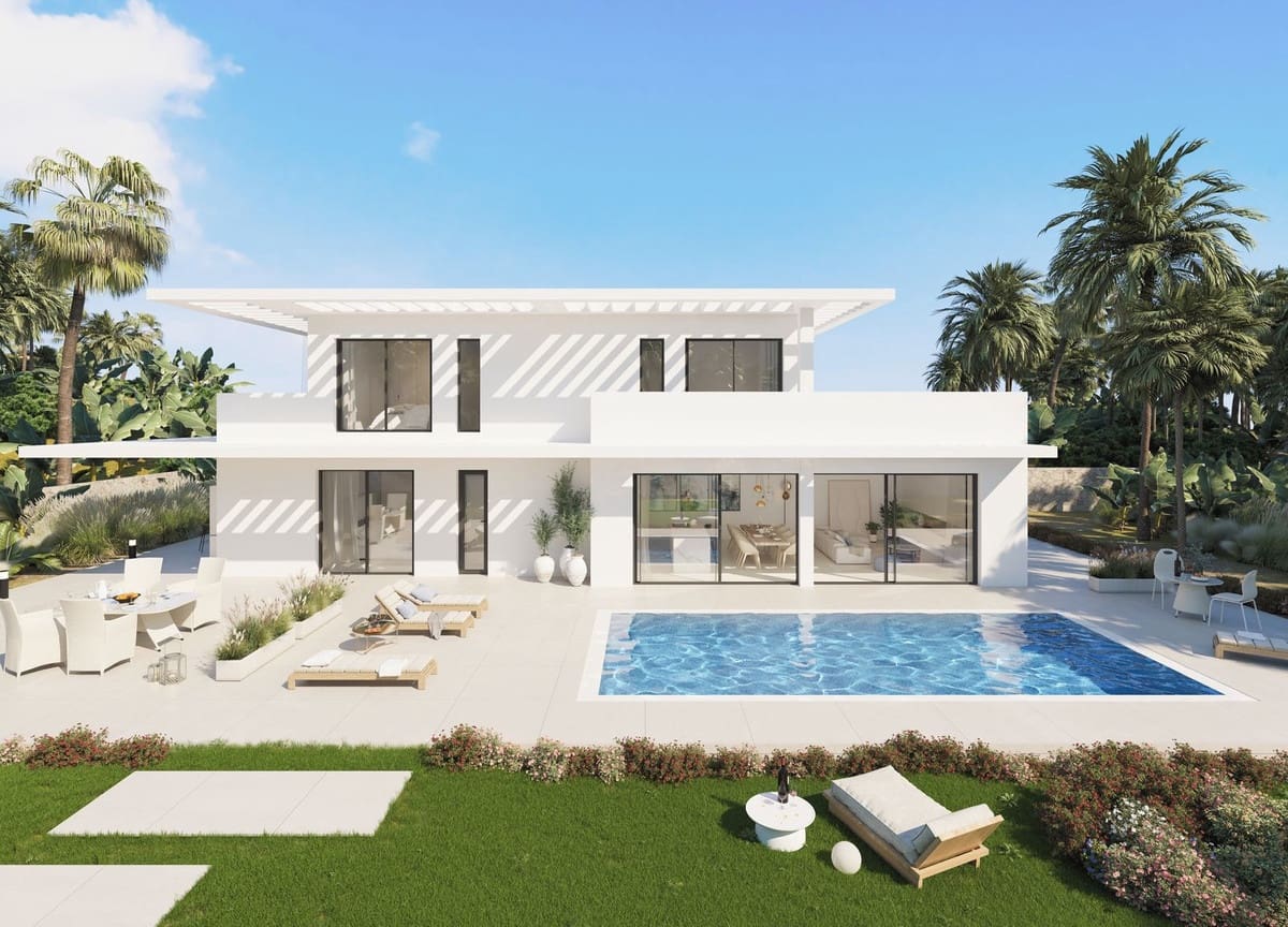Chalet de 4 habitaciones en Estepona en venta - 1.495.000 € (Ref: 9077390)