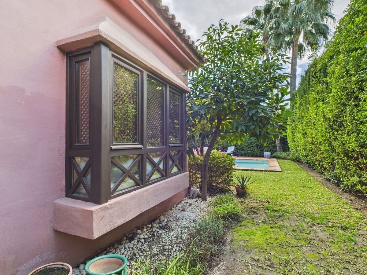 4 slaapkamer Villa te koop in Estepona - € 1.495.000 (Ref: 9077391)