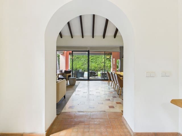 4 slaapkamer Villa te koop in Estepona - € 1.495.000 (Ref: 9077391)