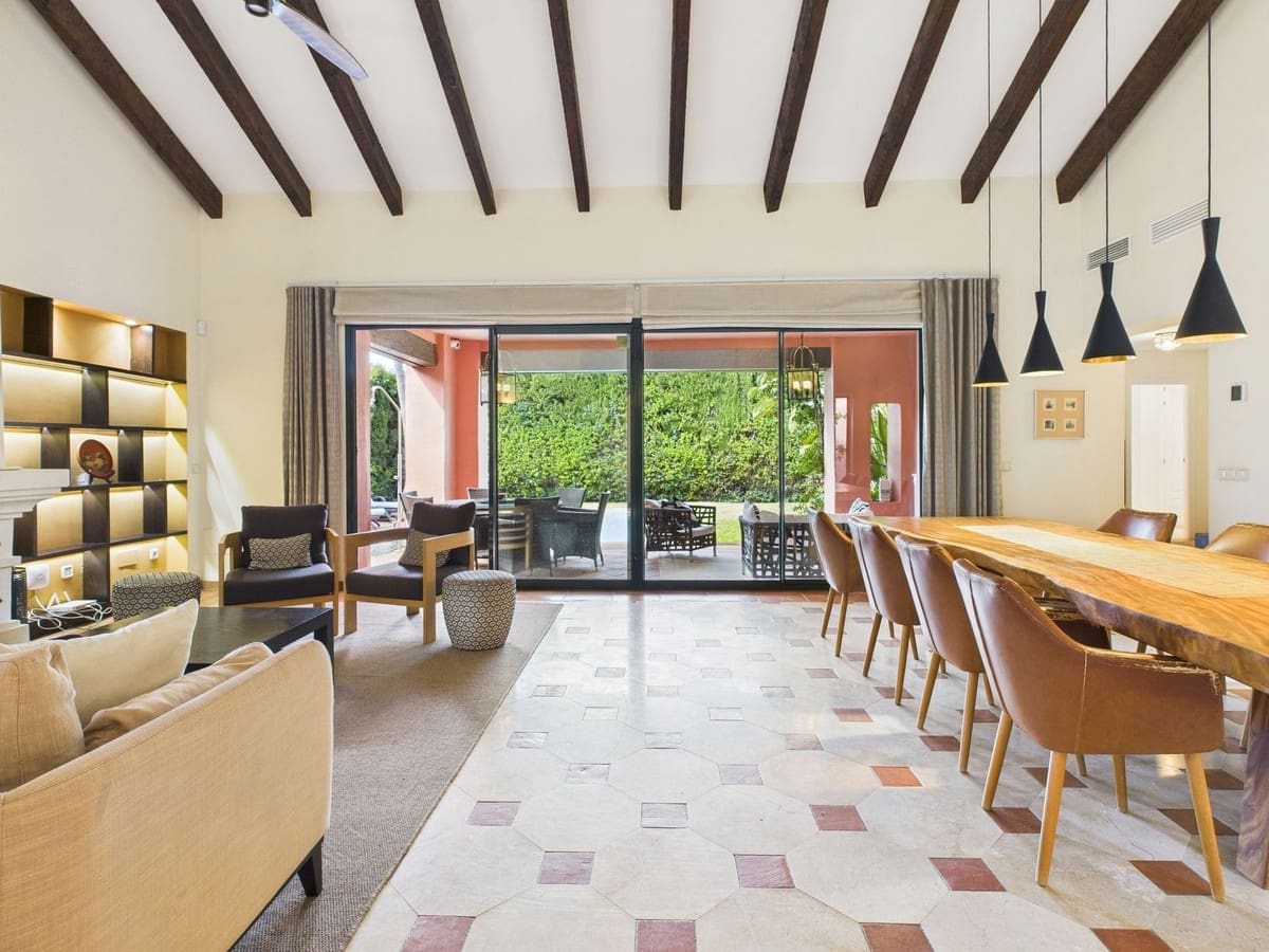 4 slaapkamer Villa te koop in Estepona - € 1.495.000 (Ref: 9077391)