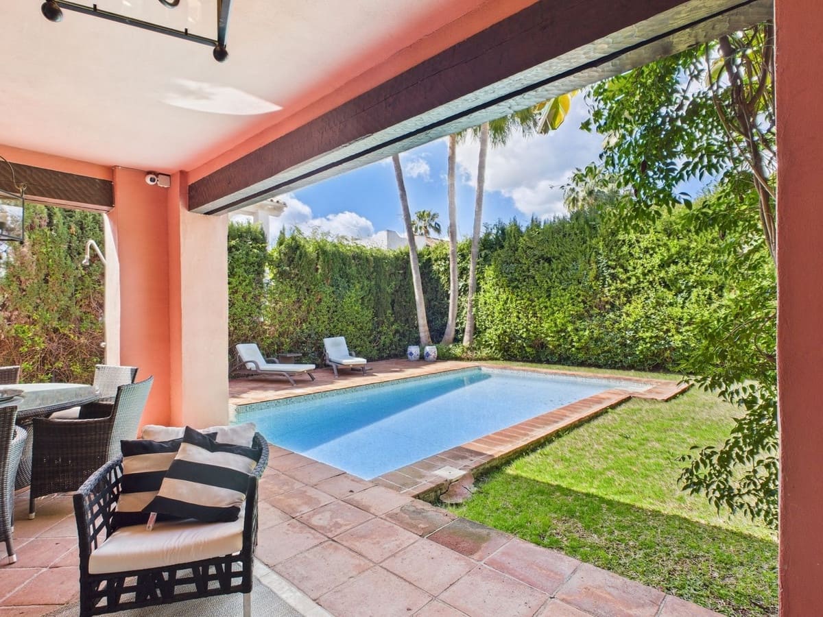 4 slaapkamer Villa te koop in Estepona - € 1.495.000 (Ref: 9077391)