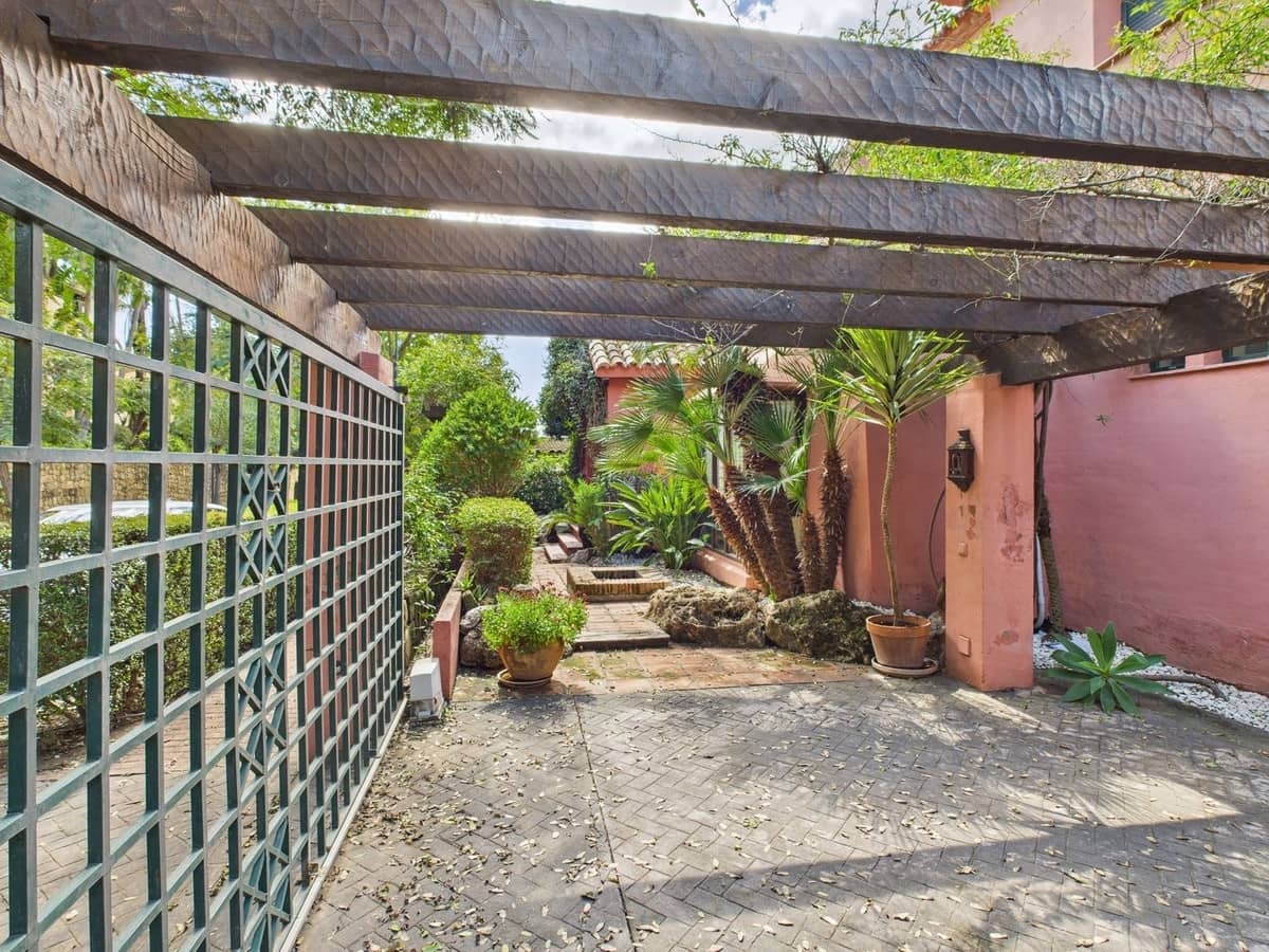 4 slaapkamer Villa te koop in Estepona - € 1.495.000 (Ref: 9077391)