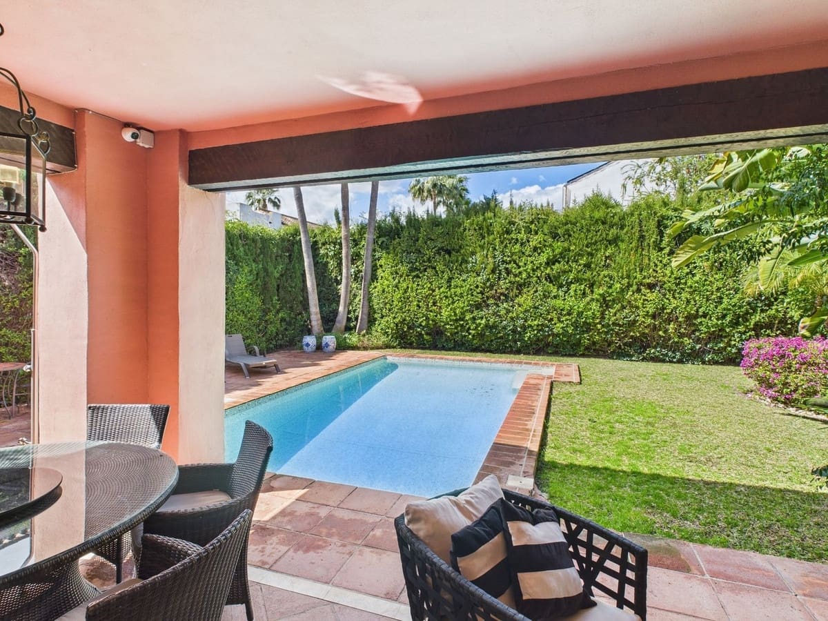 4 slaapkamer Villa te koop in Estepona - € 1.495.000 (Ref: 9077391)