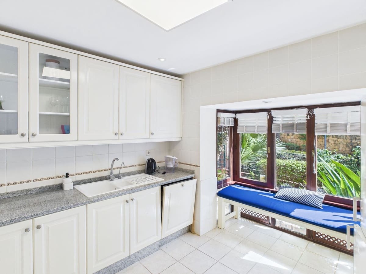 4 slaapkamer Villa te koop in Estepona - € 1.495.000 (Ref: 9077391)