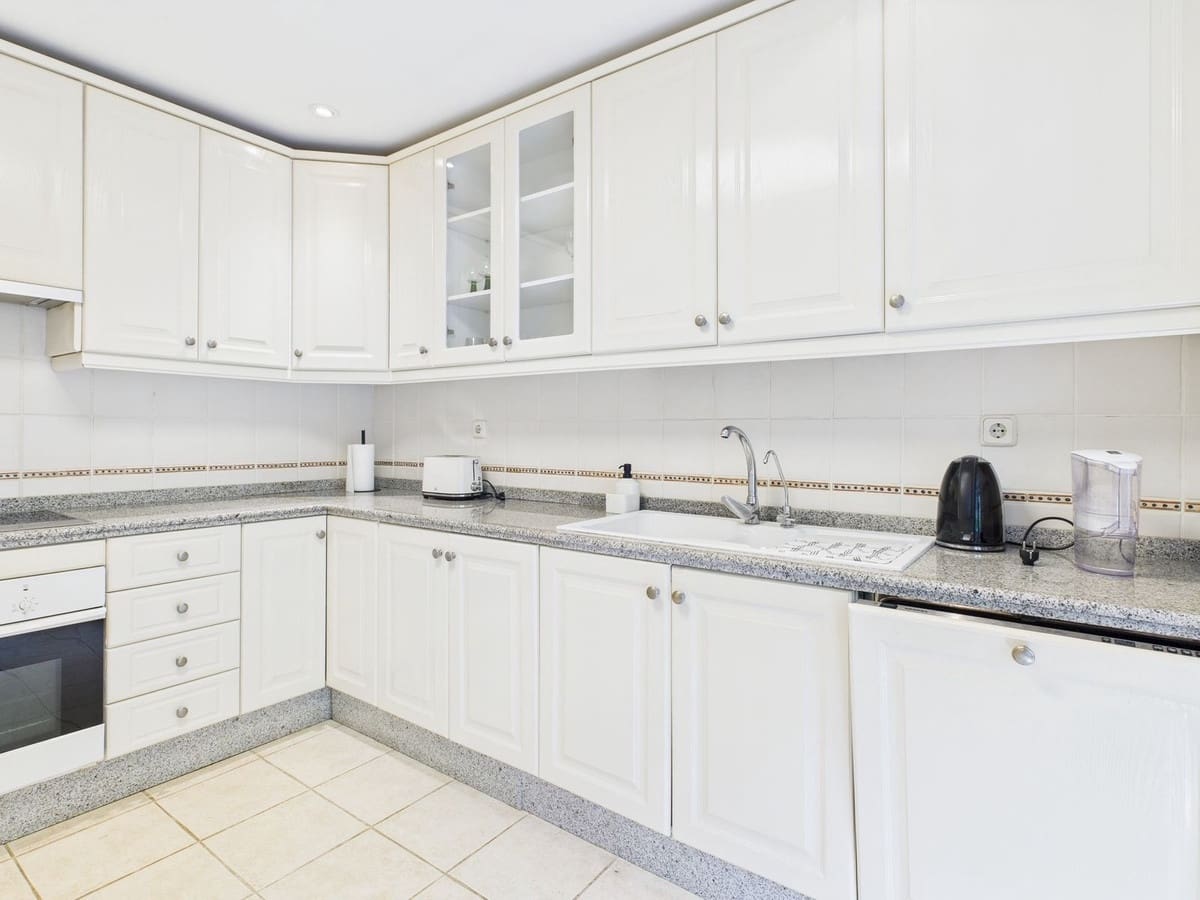 4 slaapkamer Villa te koop in Estepona - € 1.495.000 (Ref: 9077391)