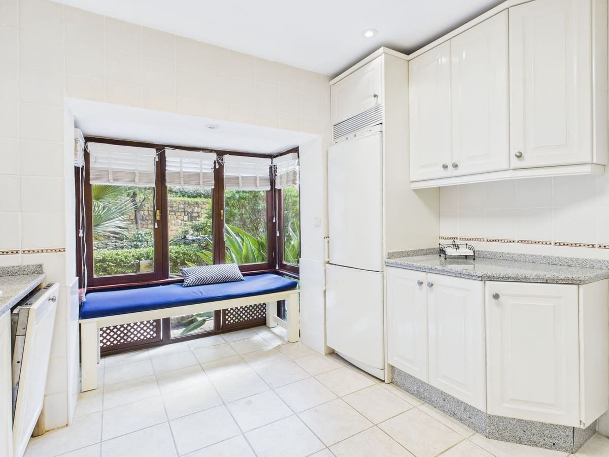 4 slaapkamer Villa te koop in Estepona - € 1.495.000 (Ref: 9077391)