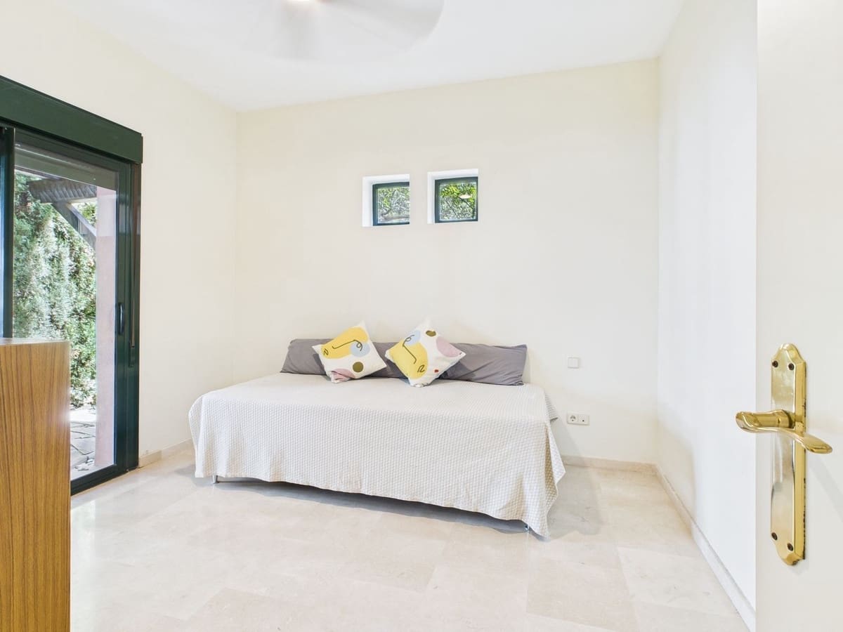 4 slaapkamer Villa te koop in Estepona - € 1.495.000 (Ref: 9077391)