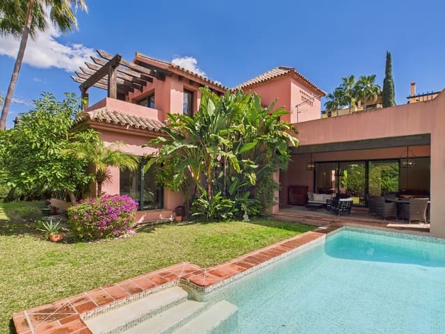4 slaapkamer Villa te koop in Estepona - € 1.495.000 (Ref: 9077391)