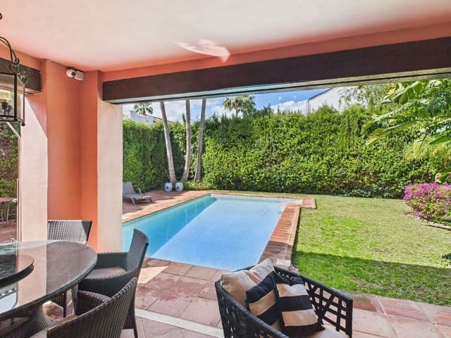 4 slaapkamer Villa te koop in Estepona - € 1.495.000 (Ref: 9077391)