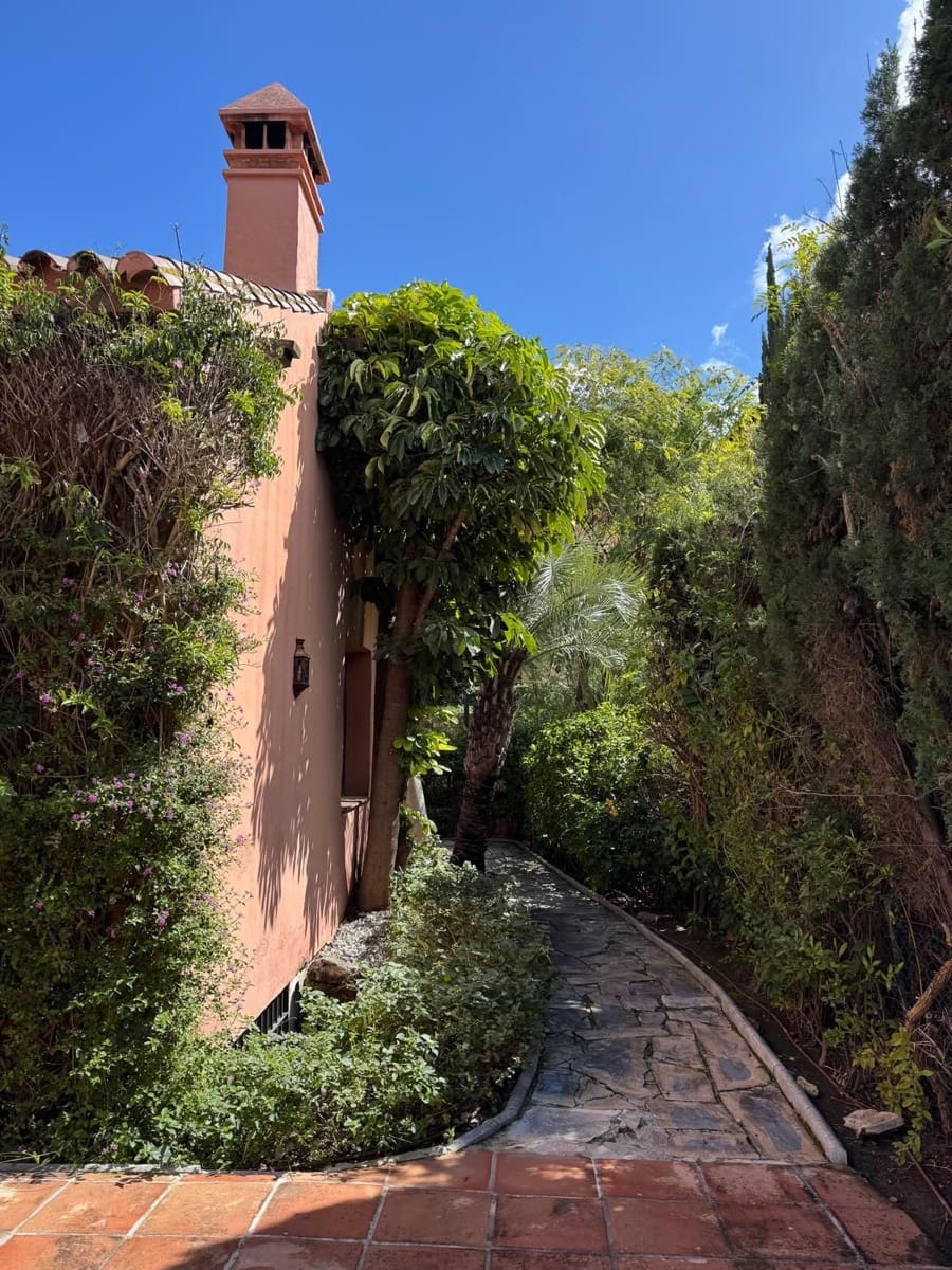 4 slaapkamer Villa te koop in Estepona - € 1.495.000 (Ref: 9077391)