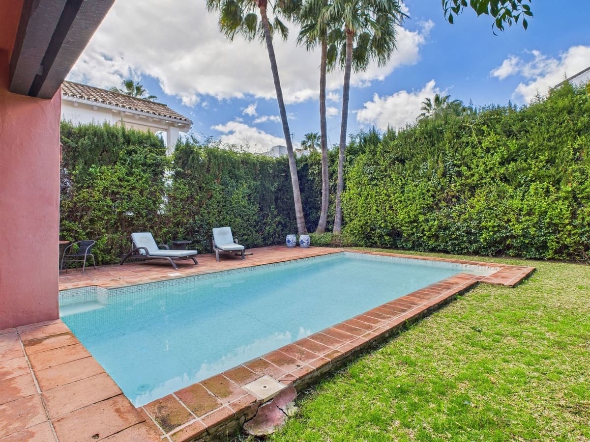 4 slaapkamer Villa te koop in Estepona - € 1.495.000 (Ref: 9077391)