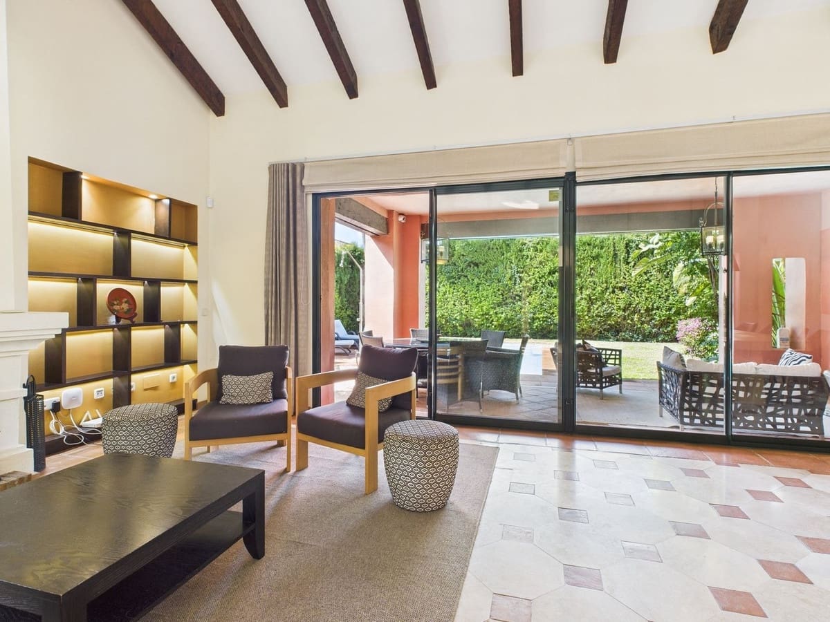 4 slaapkamer Villa te koop in Estepona - € 1.495.000 (Ref: 9077391)
