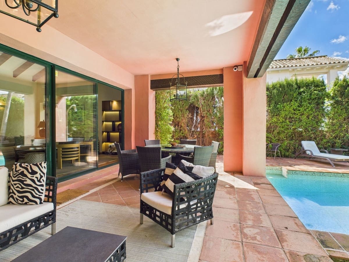 4 slaapkamer Villa te koop in Estepona - € 1.495.000 (Ref: 9077391)