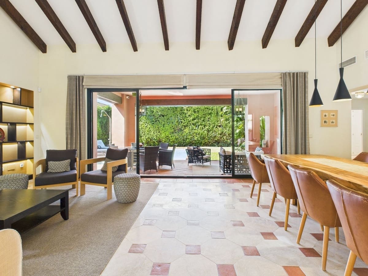 4 slaapkamer Villa te koop in Estepona - € 1.495.000 (Ref: 9077391)