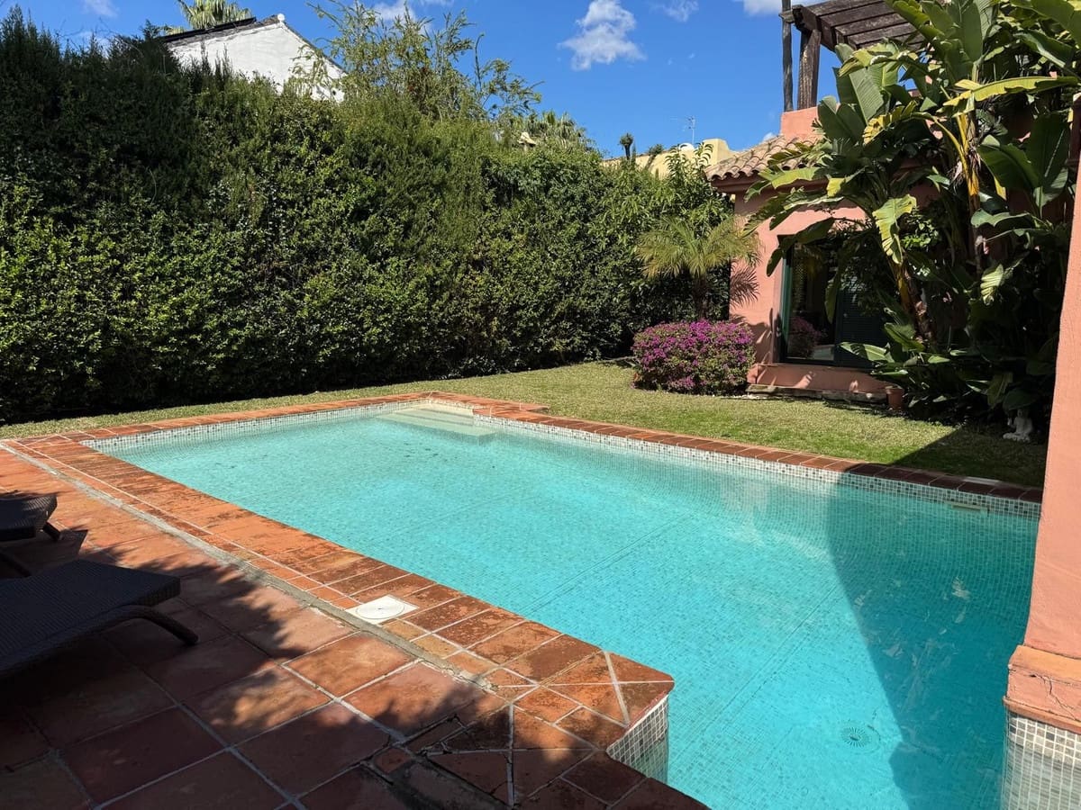4 slaapkamer Villa te koop in Estepona - € 1.495.000 (Ref: 9077391)