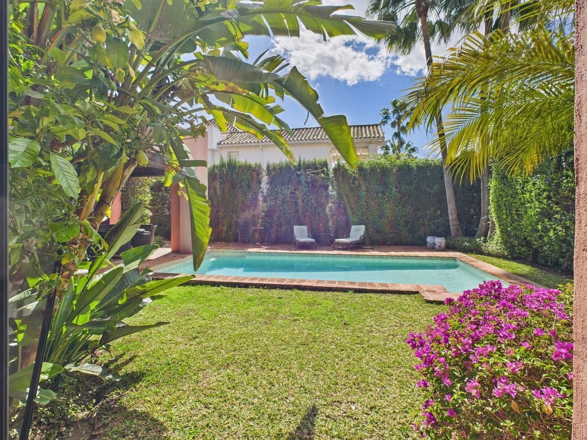 4 slaapkamer Villa te koop in Estepona - € 1.495.000 (Ref: 9077391)