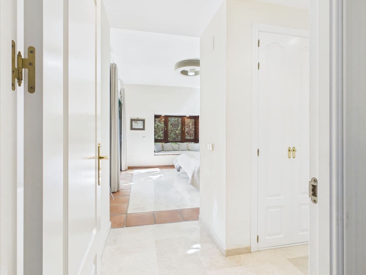 4 slaapkamer Villa te koop in Estepona - € 1.495.000 (Ref: 9077391)