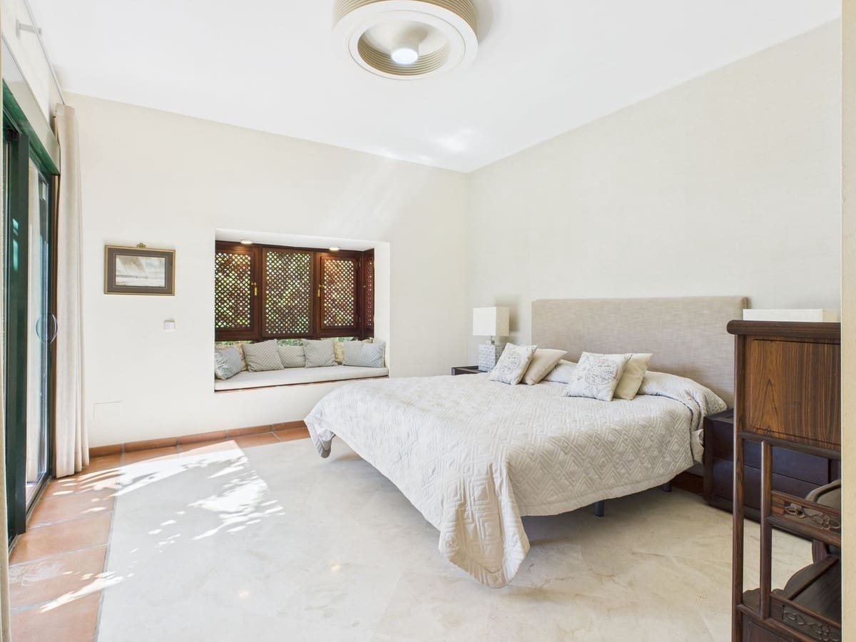 4 slaapkamer Villa te koop in Estepona - € 1.495.000 (Ref: 9077391)