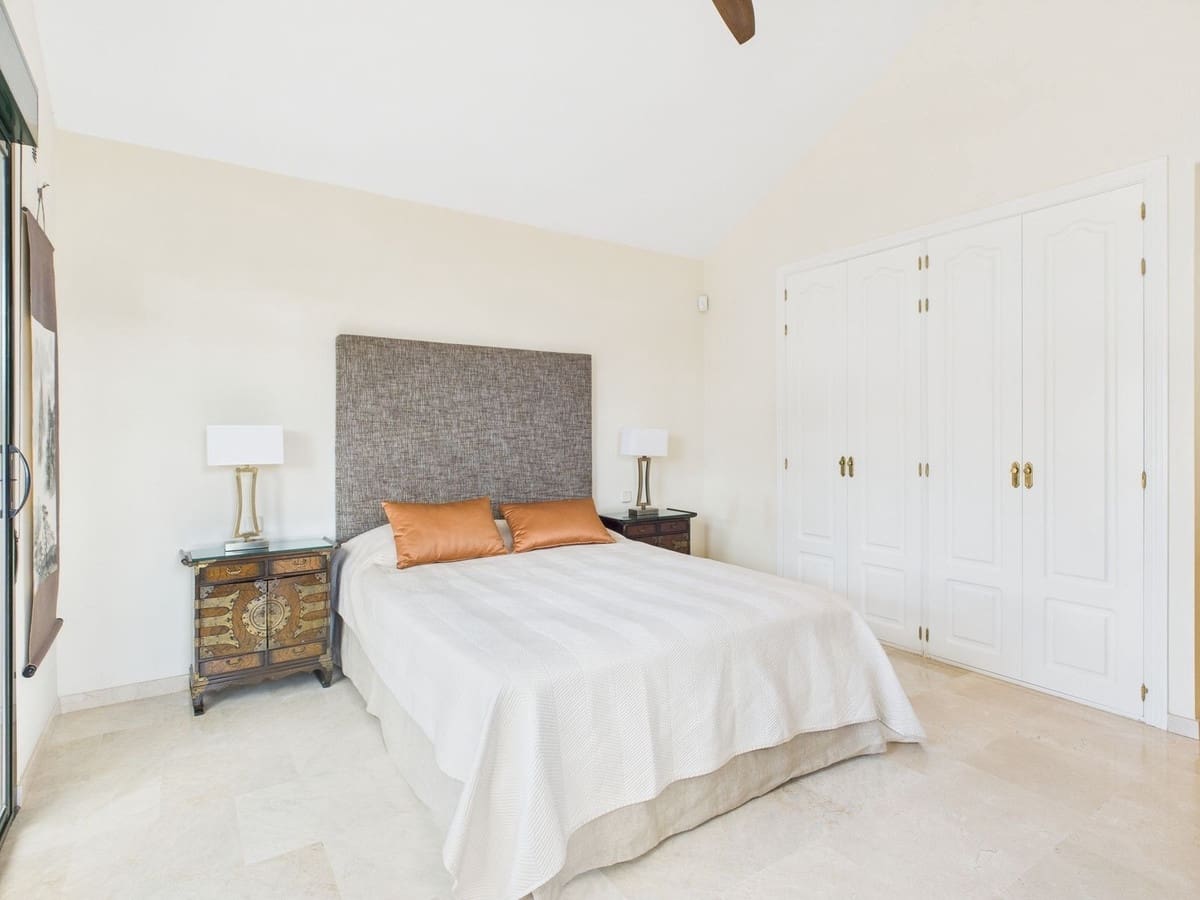 4 slaapkamer Villa te koop in Estepona - € 1.495.000 (Ref: 9077391)