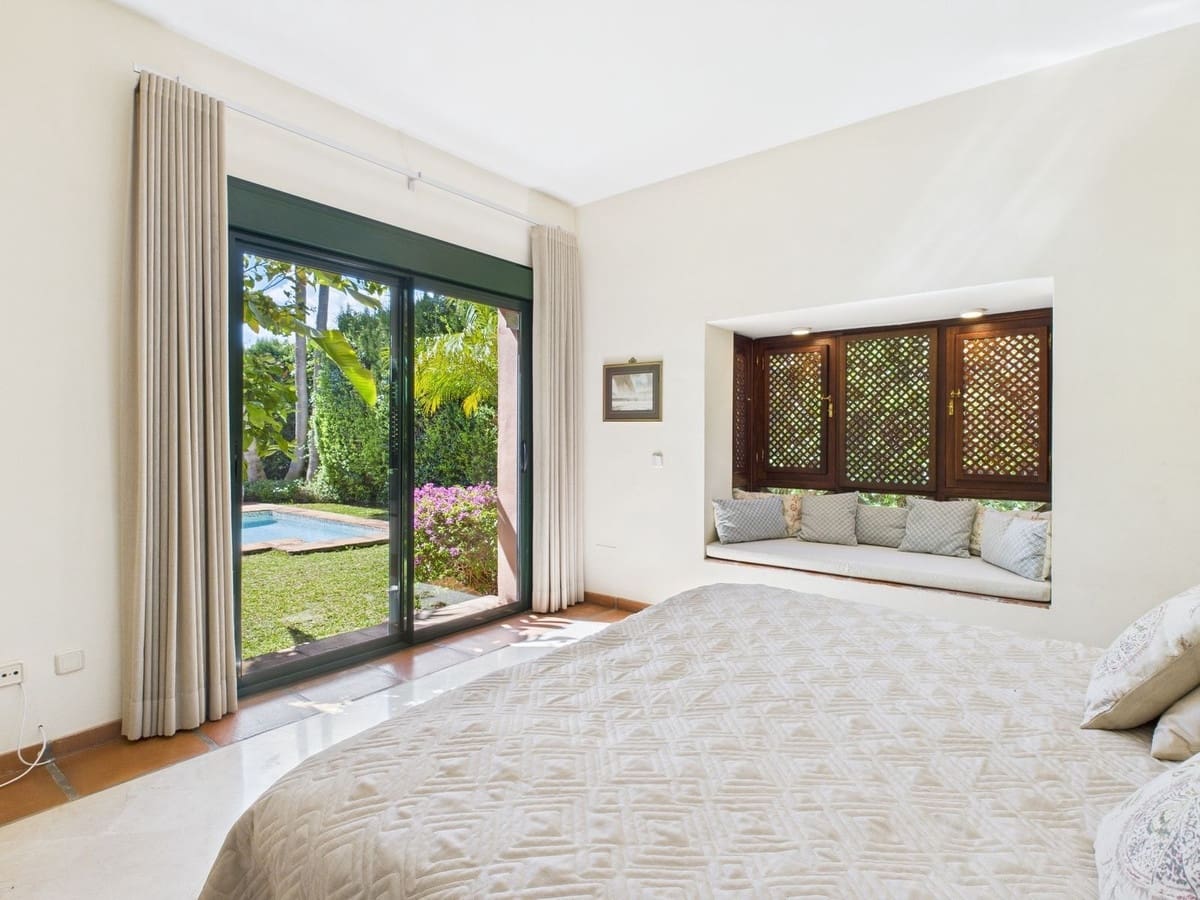 4 slaapkamer Villa te koop in Estepona - € 1.495.000 (Ref: 9077391)