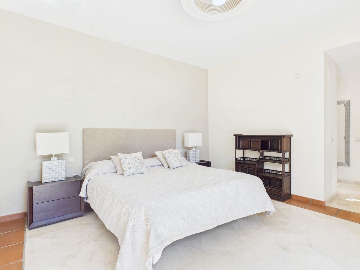 4 slaapkamer Villa te koop in Estepona - € 1.495.000 (Ref: 9077391)