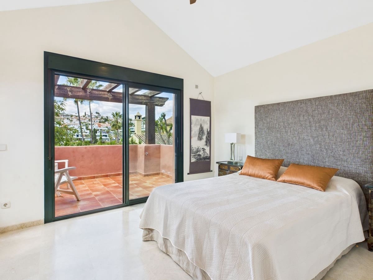 4 slaapkamer Villa te koop in Estepona - € 1.495.000 (Ref: 9077391)