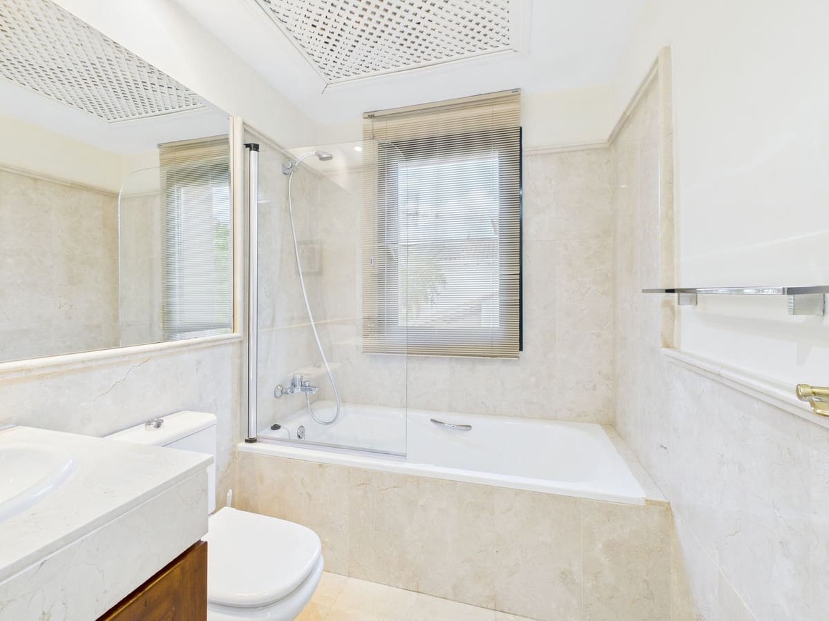 4 slaapkamer Villa te koop in Estepona - € 1.495.000 (Ref: 9077391)