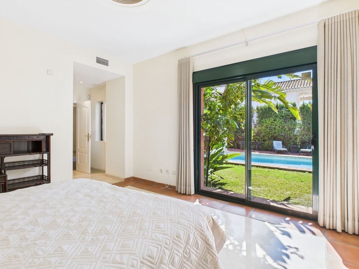 4 slaapkamer Villa te koop in Estepona - € 1.495.000 (Ref: 9077391)