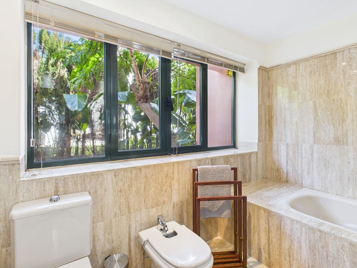 4 slaapkamer Villa te koop in Estepona - € 1.495.000 (Ref: 9077391)