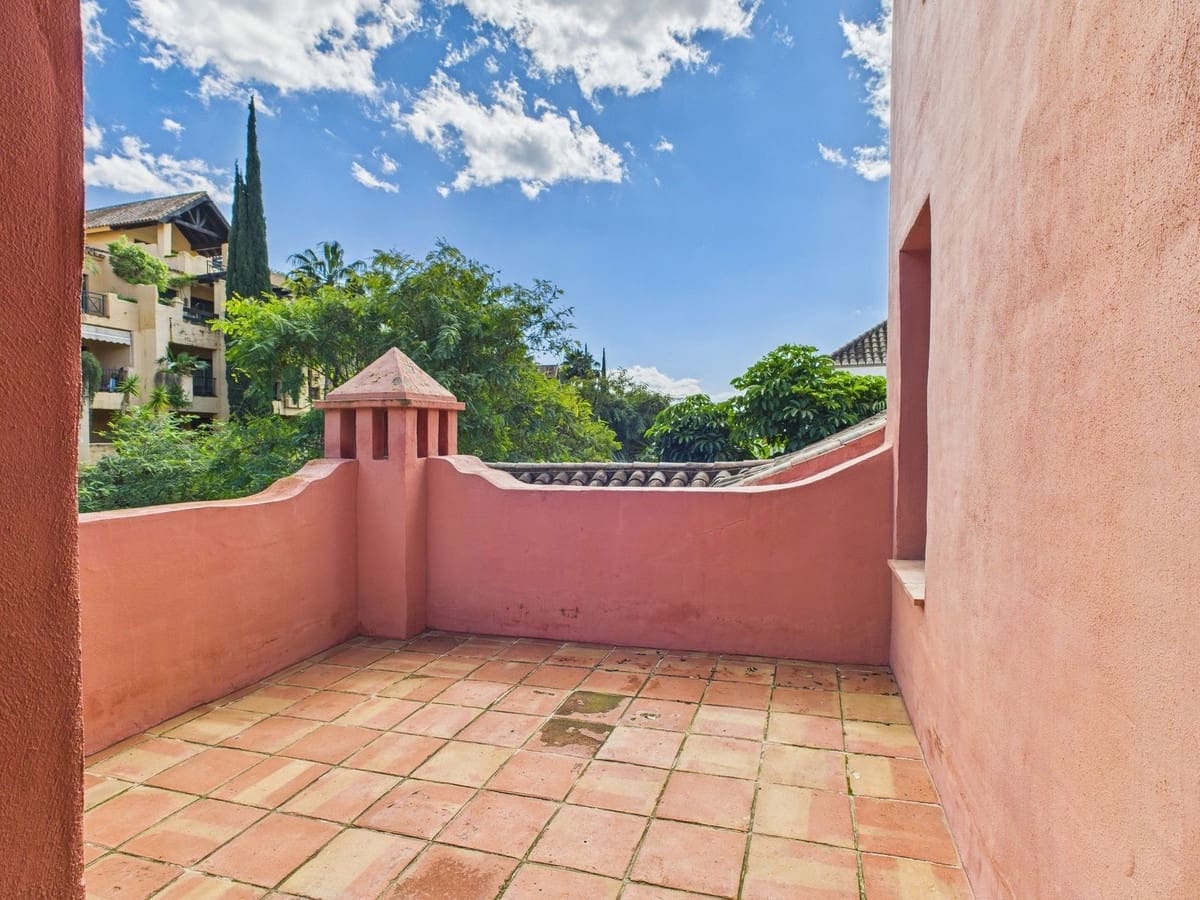4 slaapkamer Villa te koop in Estepona - € 1.495.000 (Ref: 9077391)