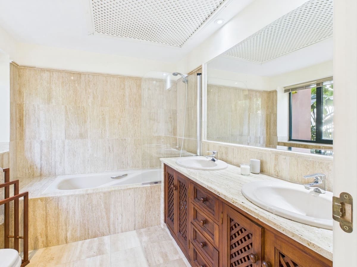 4 slaapkamer Villa te koop in Estepona - € 1.495.000 (Ref: 9077391)